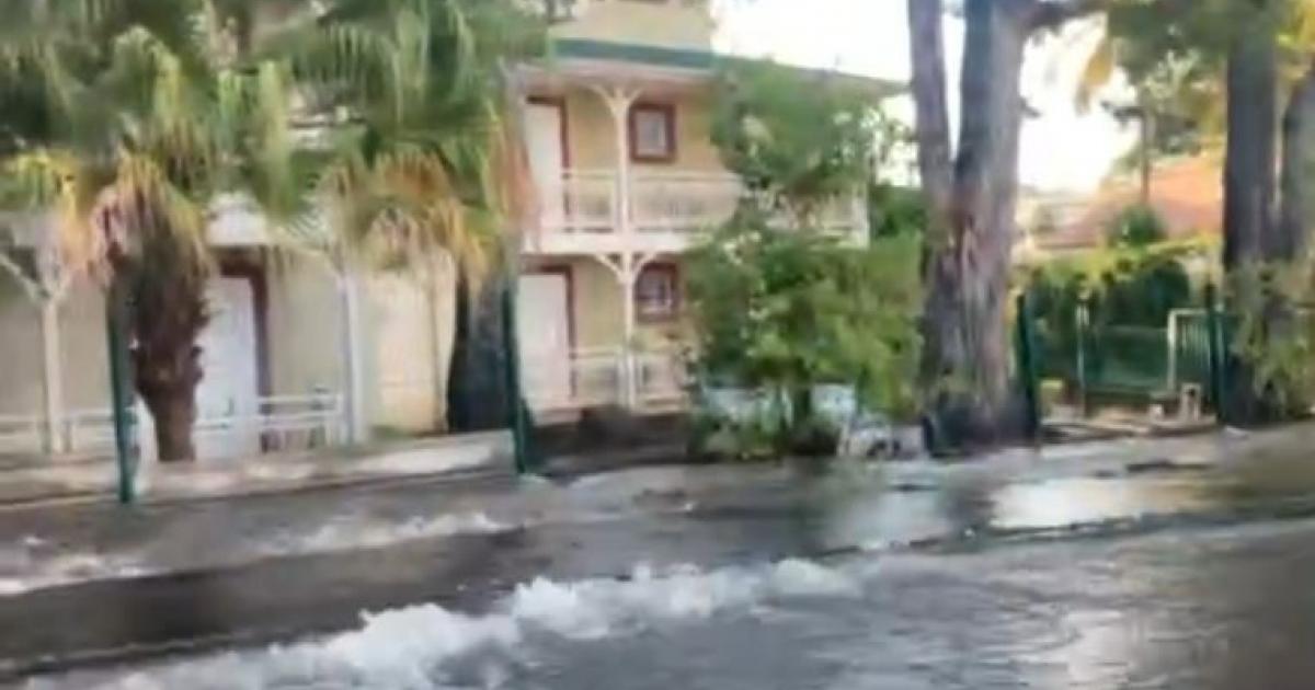     





Une importante casse d'eau inonde la route de Didier




