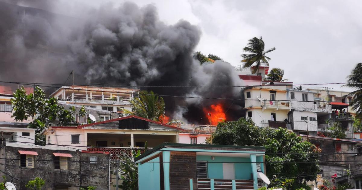Fort-de-France : une maison en flammes quartier Rive-Droite Levassor