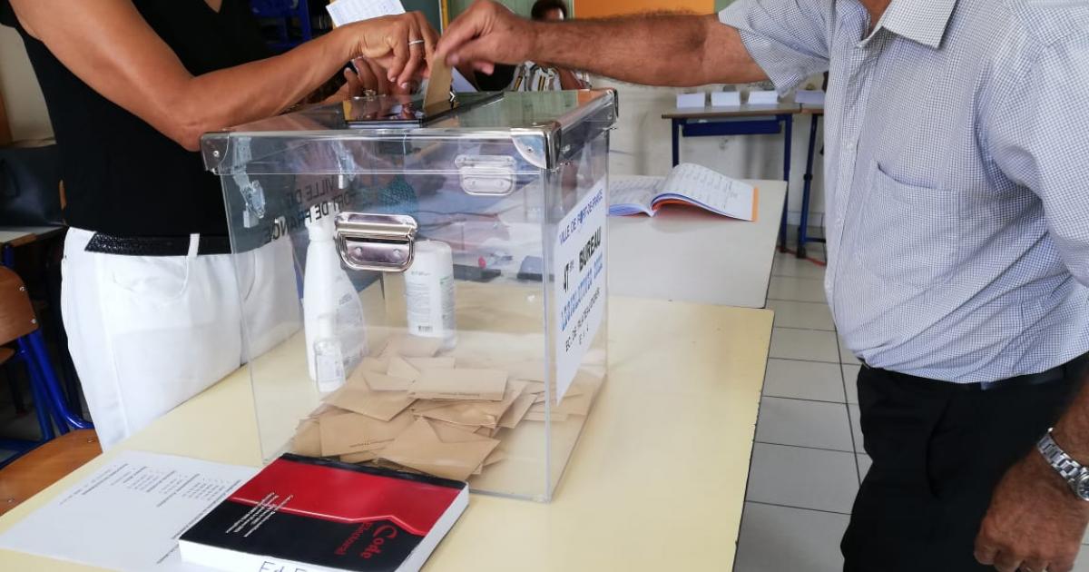 Premier tour des législatives en Martinique : la participation à 12h en baisse de plus de 2 points