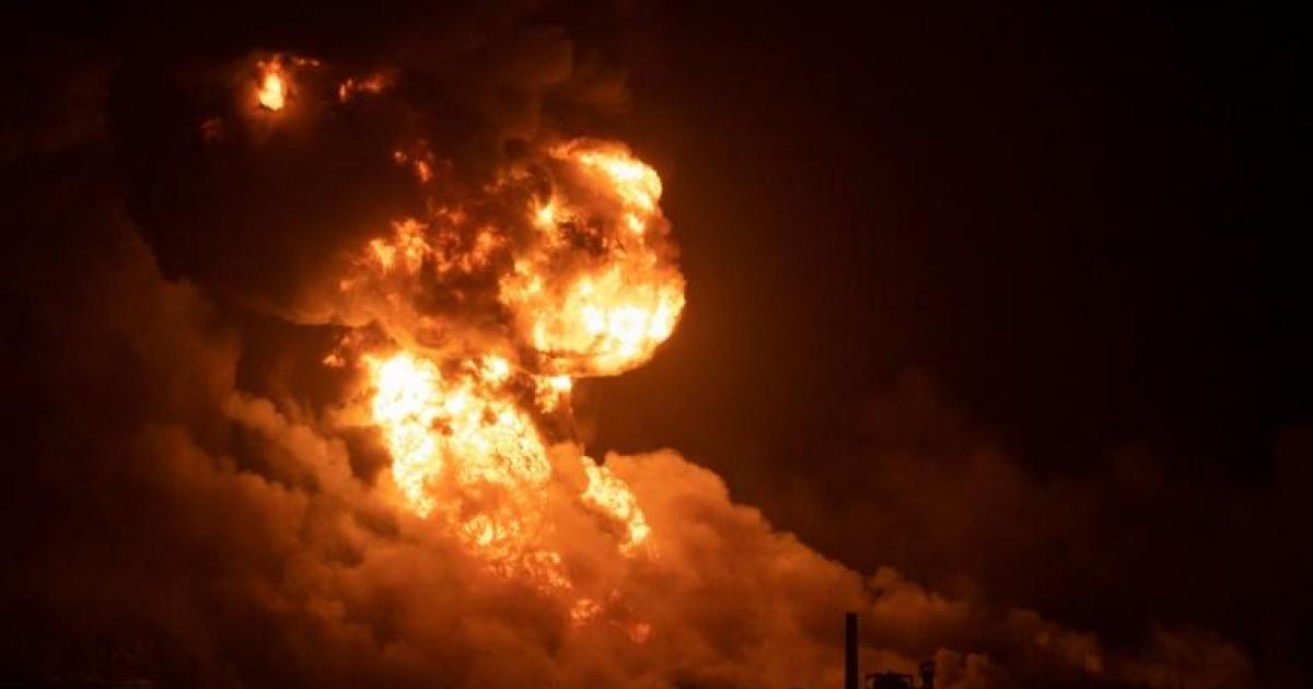 Cuba : un spectaculaire incendie dans un dépôt de carburant