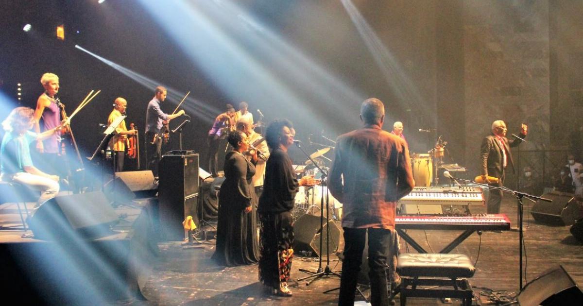     





Malavoi au grand complet en concert gratuit au bourg des Trois-Îlets




