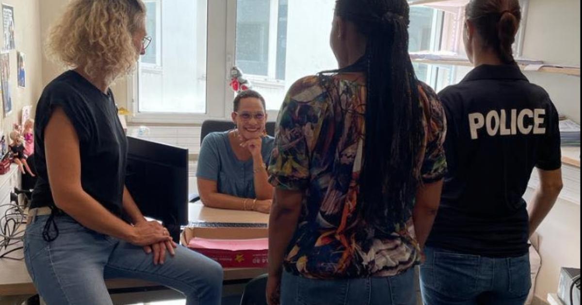     





6 policières dédiées aux violences intra-familiales 




