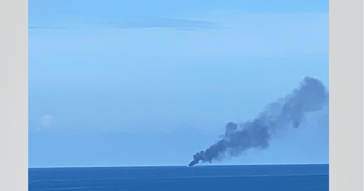 Un homme évacué d'un catamaran en feu au large de la côte caraïbe