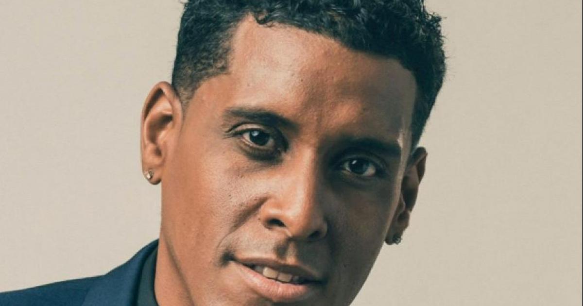     





Décès du chanteur Michaël Benjamin sur scène lors du concert de Carimi




