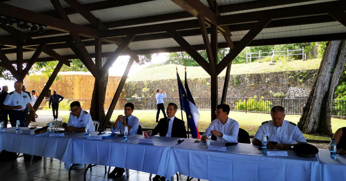 Gérald Darmanin en visite à la base navale de Fort-de-France