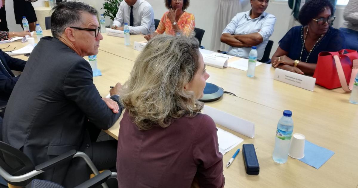 Le préfet en visite au pôle agroressources et de recherche de la Martinique