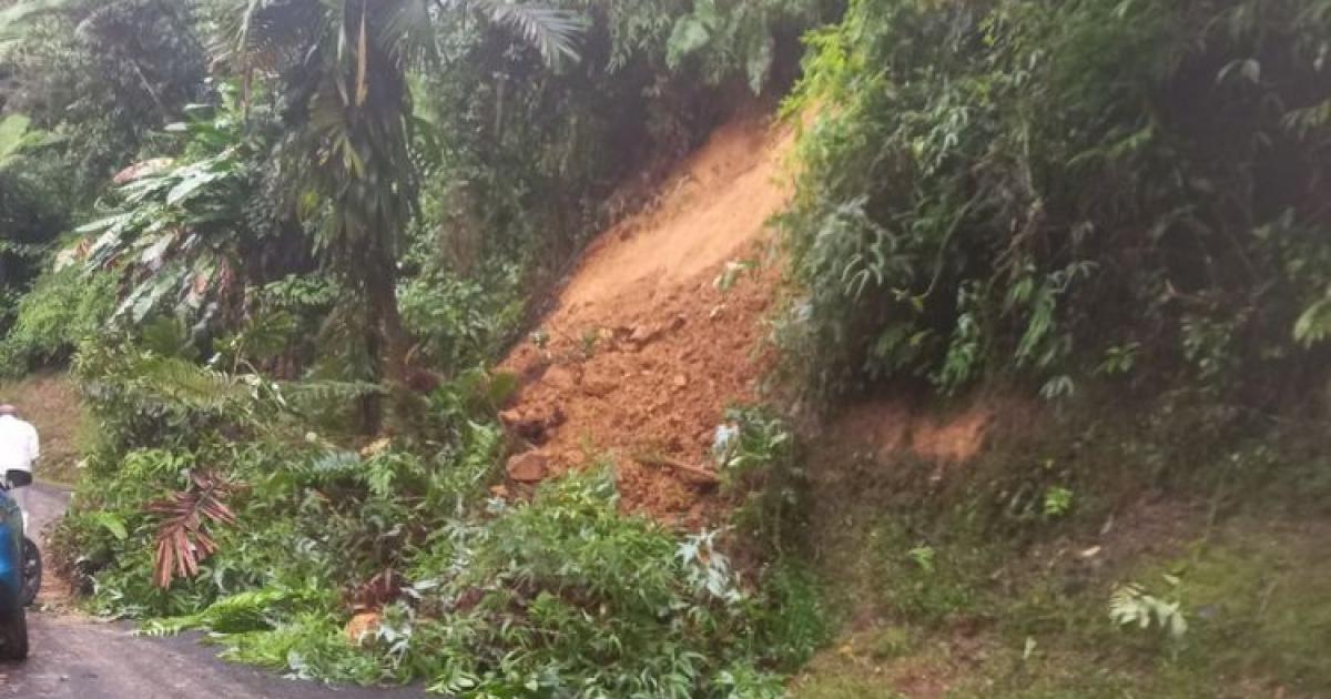 La RD1 bloquée par un éboulement au niveau de Deux Choux