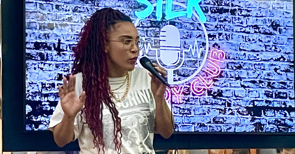 Sarah-Linda, l'humoriste qui joue de son métissage guadeloupéen