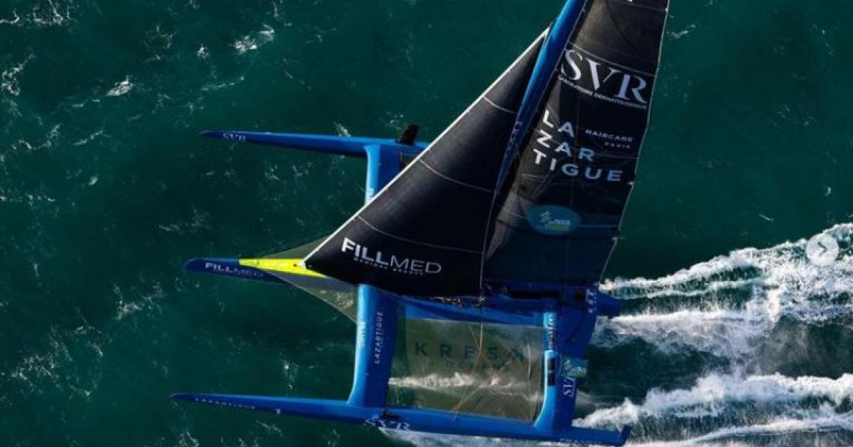     





François Gabart franchit à son tour la ligne d'arrivée de la Route du Rhum




