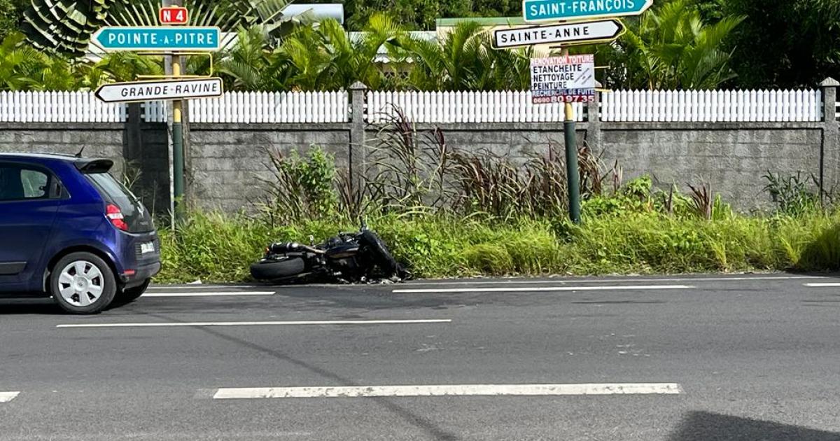Un accident entre un deux roues et un véhicule fait un blessé grave au Gosier