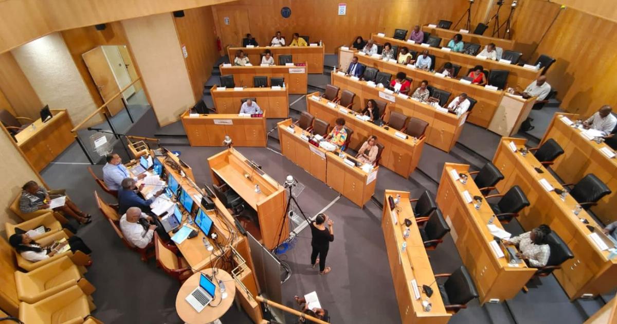     





Les conseillers territoriaux débloquent des fonds pour donner de l'eau à Morne Capot




