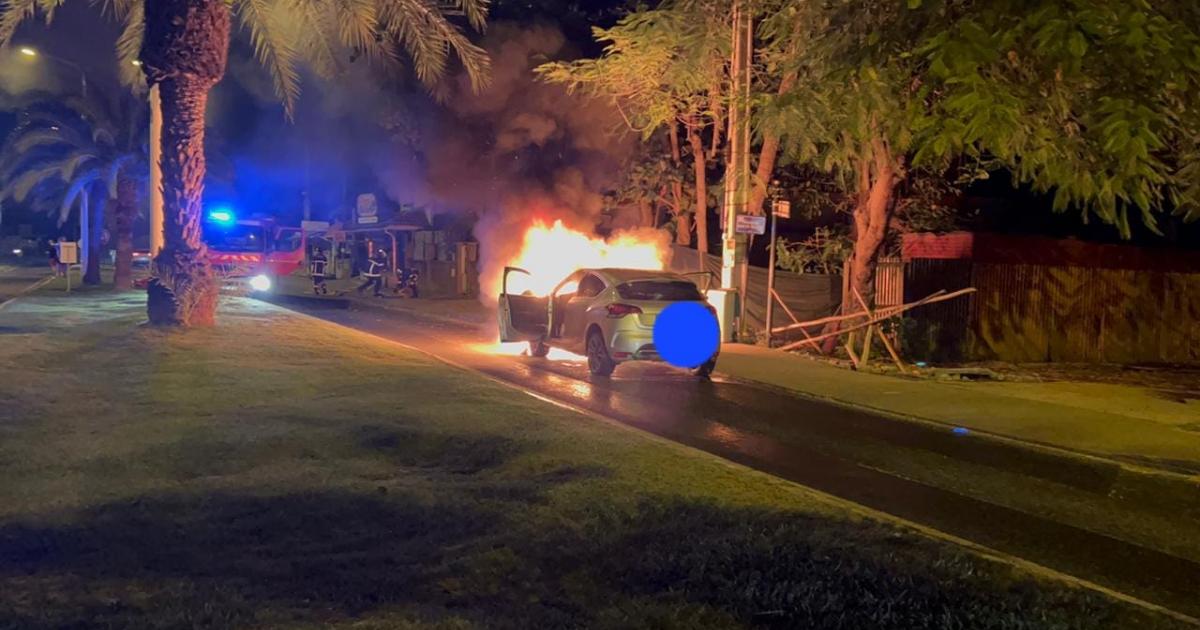 Un véhicule en feu au Gosier
