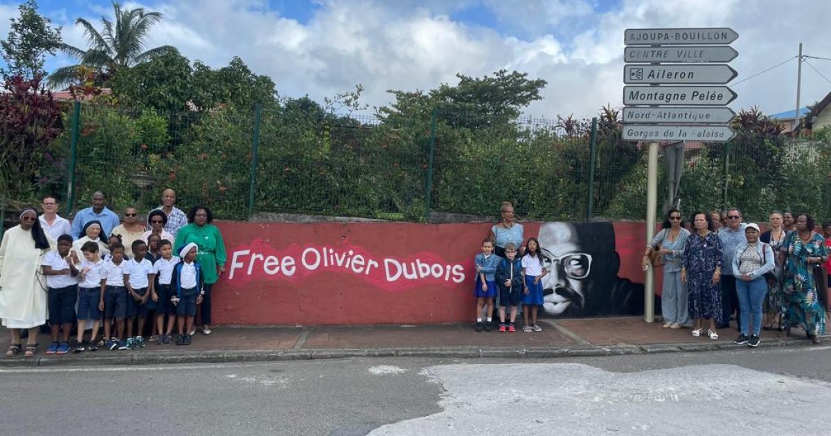     





Une fresque installée au Morne-Rouge en soutien à Olivier Dubois




