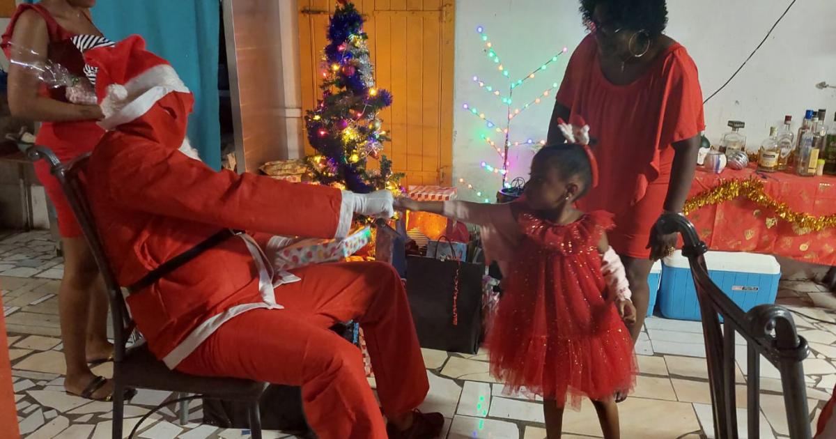 Le père Noël a fait des heureux dans une famille du Gosier
