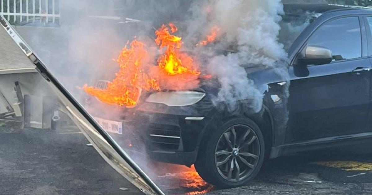 Une voiture s'enflamme dans une résidence de Clairière