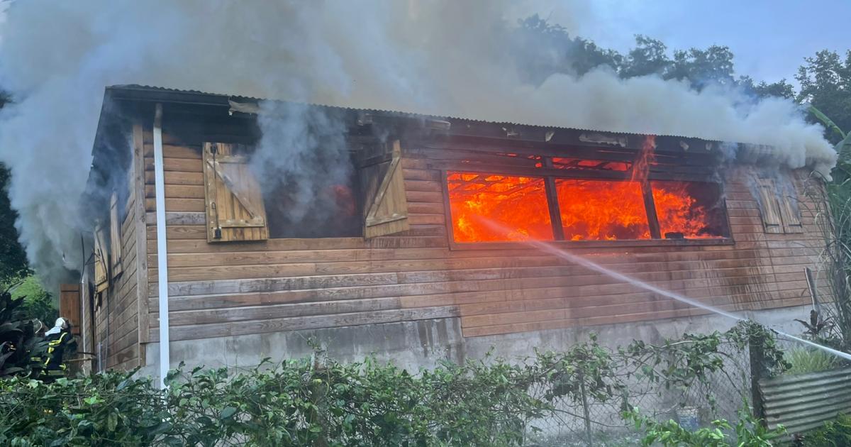 Une maison a pris feu aux Abymes