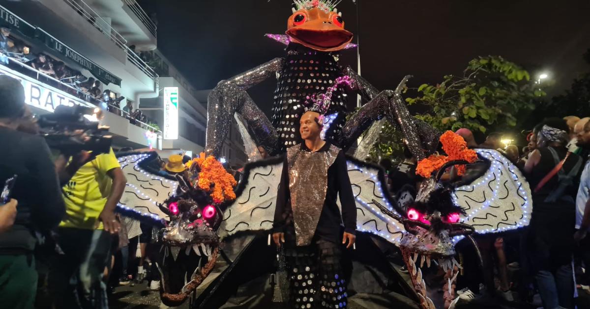 Bèt a fé: où se placer pour assister à la parade nocturne ?