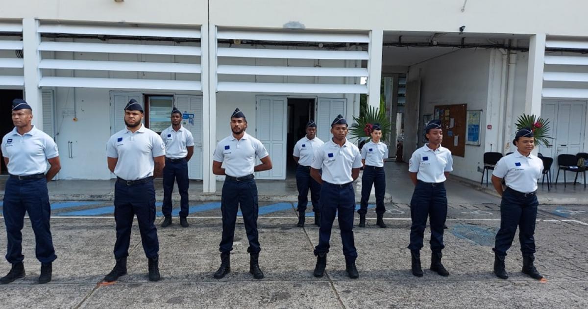 10 nouveaux policiers adjoints obtiennent leur diplôme