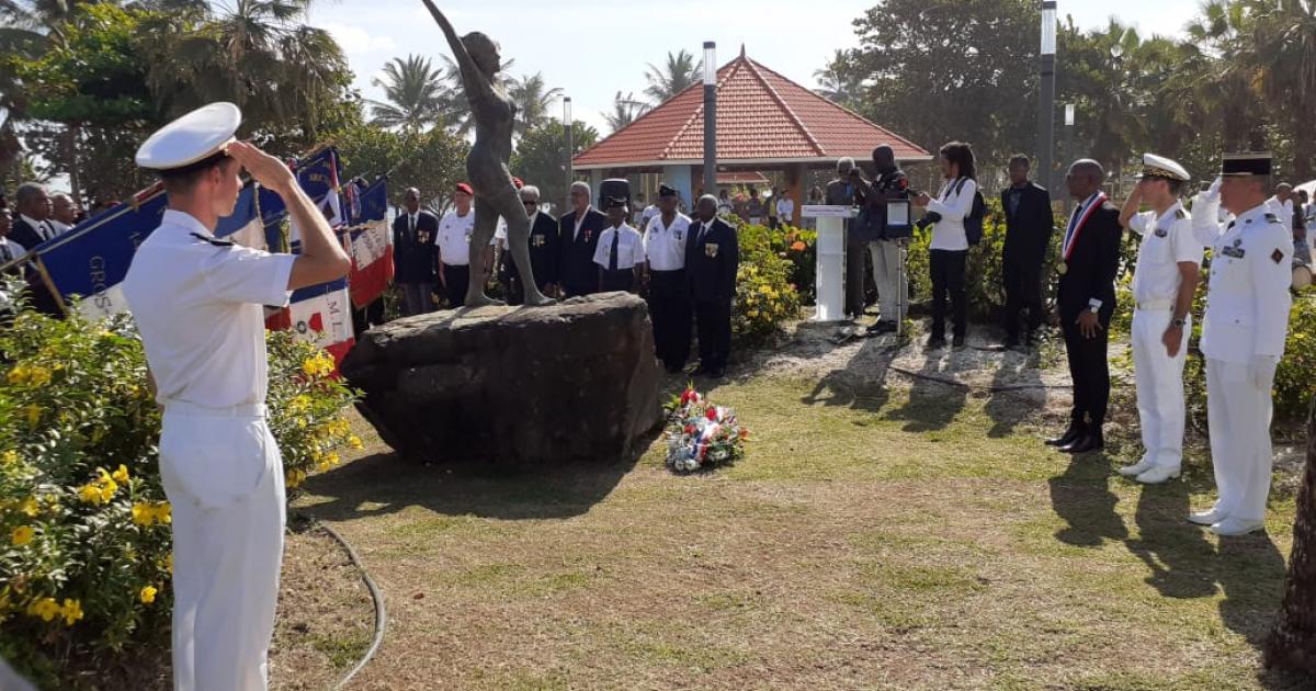     





[En images] La ville de Sainte-Marie rend hommage aux victimes du terrorisme




