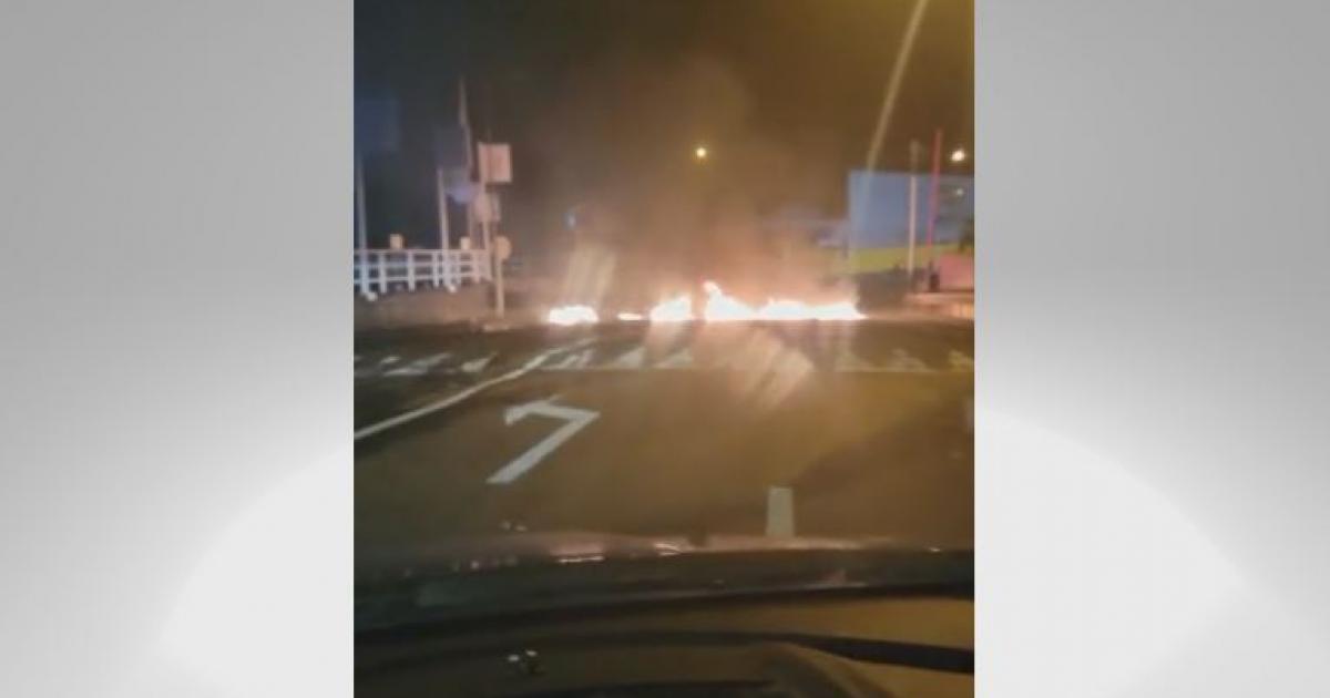     





Plusieurs poubelles incendiées à Sainte-Thérèse la nuit dernière




