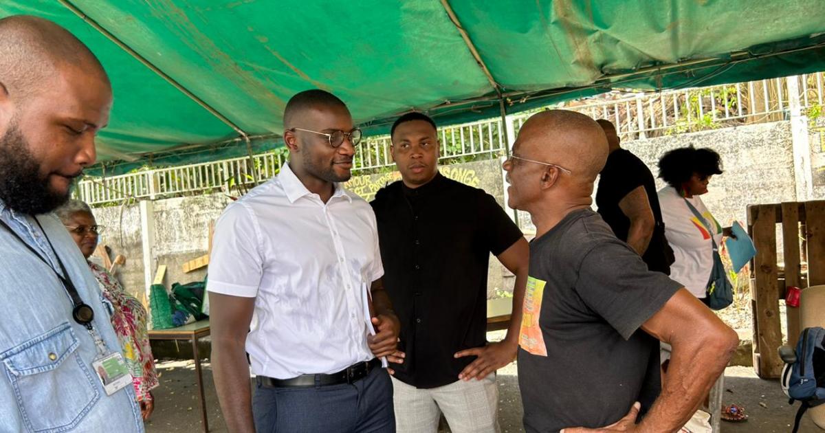 Le député Carlos Martens Bilongo a rencontré les personnels suspendus au CHU de Guadeloupe