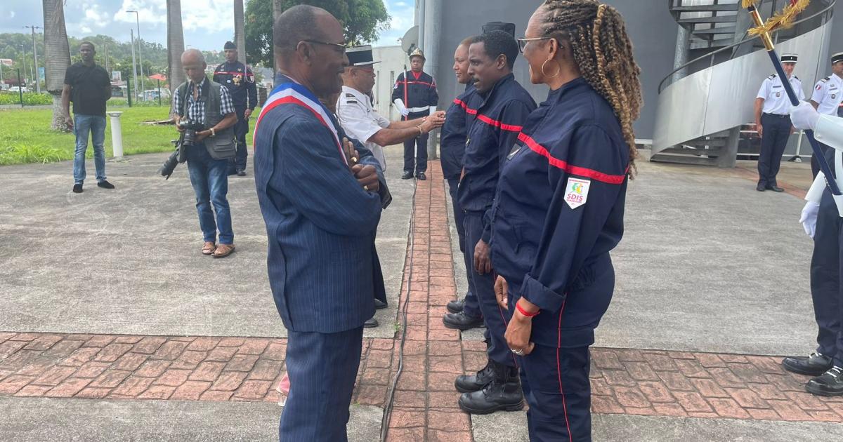 Remises de galons, avancements et véhicules pour les pompiers de Guadeloupe