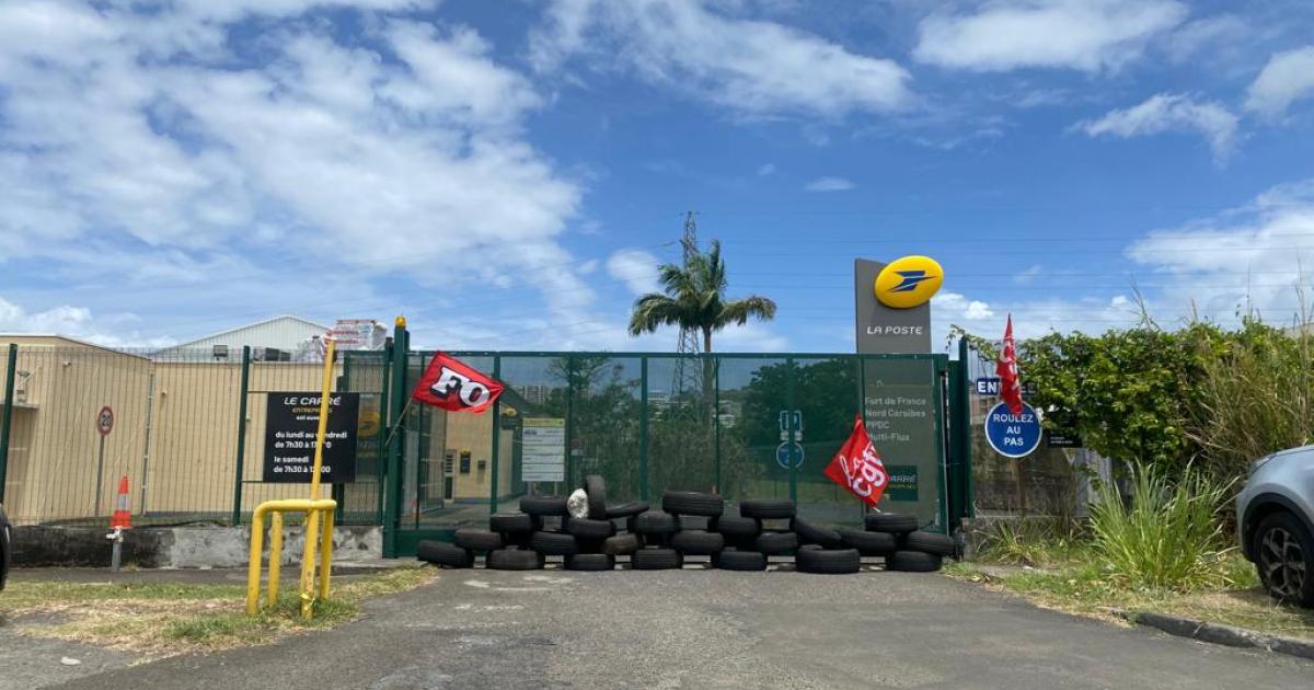 Les facteurs de Martinique poursuivent leur grève