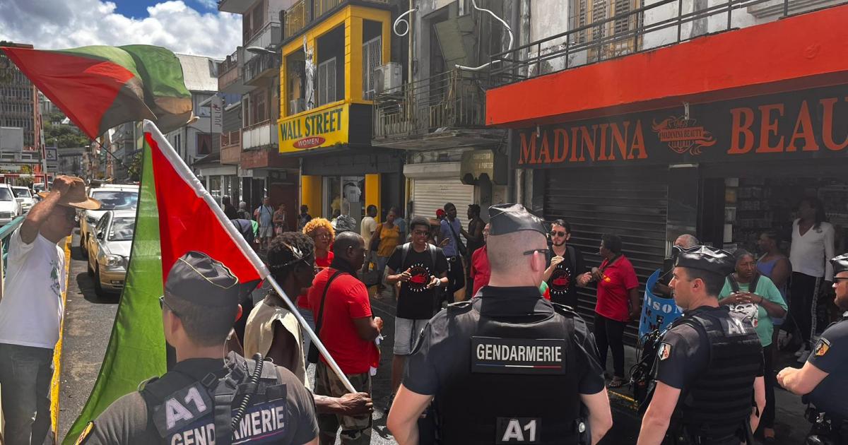 Visite d'Eric Dupond-Moretti en Martinique : des manifestants à proximité de la cour d’appel