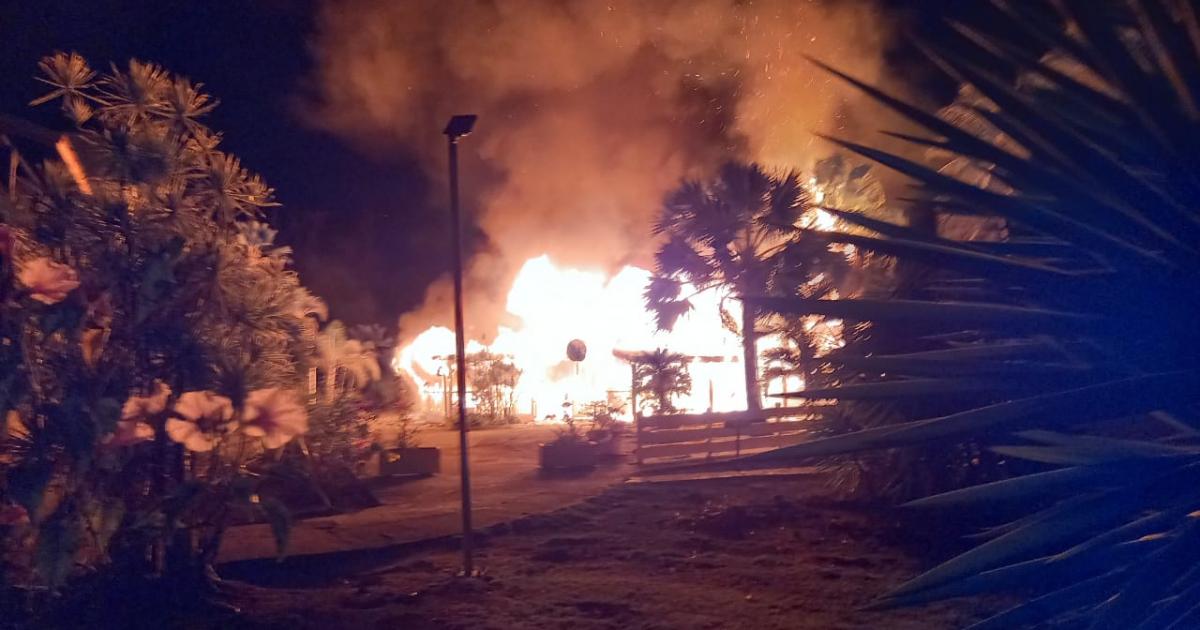 Important incendie à Tartane à la rue de la plage