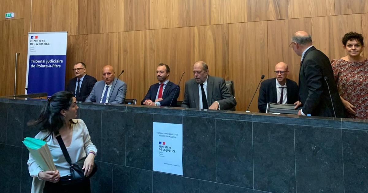     





Les premières annonces d'Éric Dupond-Moretti, le ministre de la Justice, en Guadeloupe 




