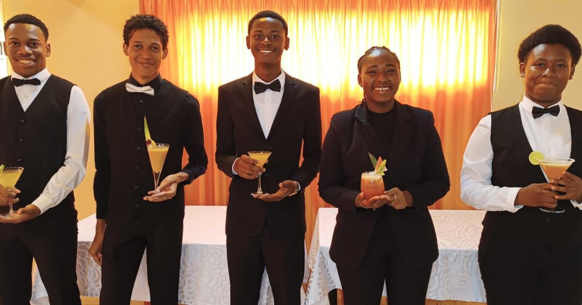 Un cocktail réalisé par les lycéens pour le festival Mizik Nou au François