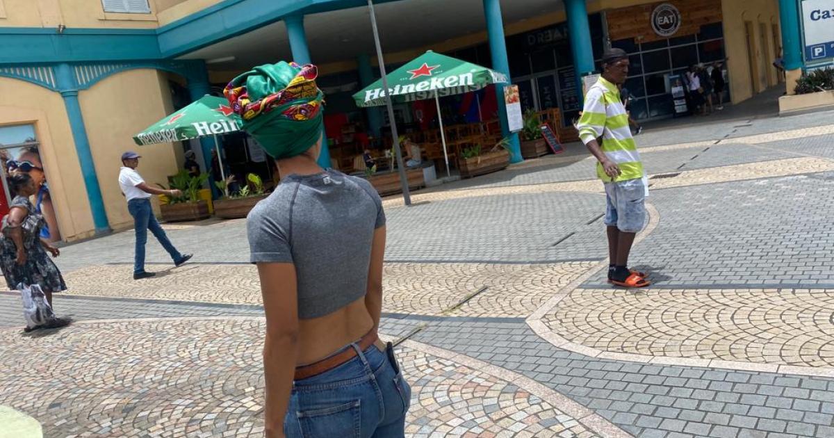     





Harcèlement de rue en Martinique : « moi, je m’habille comme un garçon »




