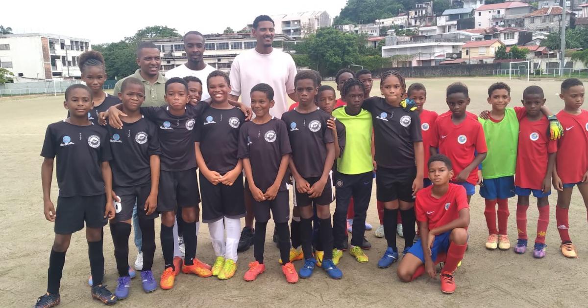 Le footballeur professionnel Sébastien Haller à la rencontre des jeunes Martiniquais