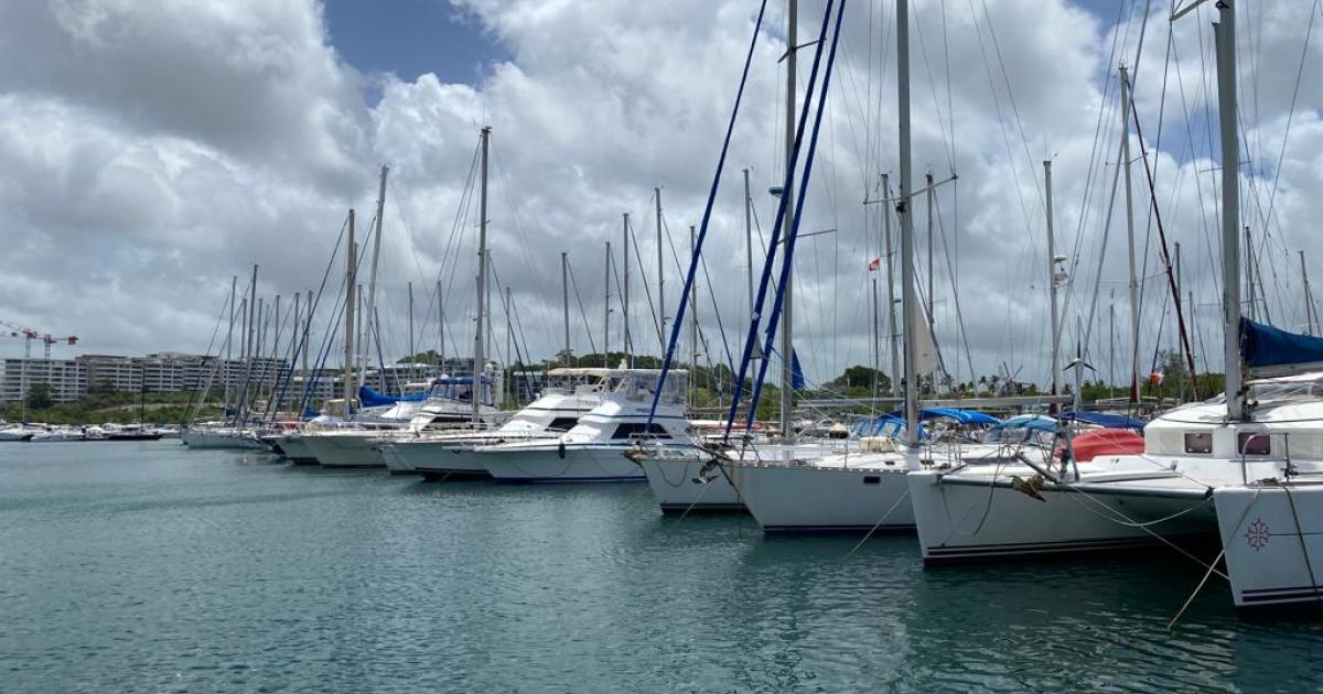     





Les plaisanciers se préparent au passage de Bret




