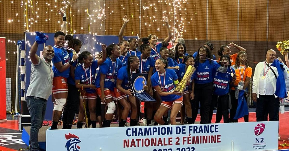 Les joueuses de l'Arsenal du Robert championnes de France de N2 de handball
