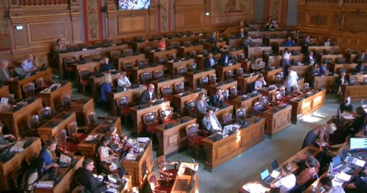     





Le Conseil de Paris vote un voeu pour faciliter la chlordéconomie des Antillais de l'Hexagone




