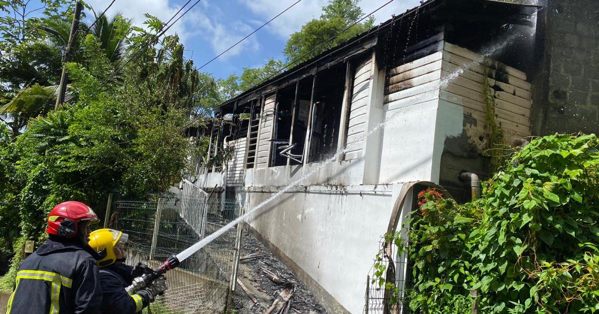 Feu de maison et véhicules brûlés à Fort-de-France : nuit chargée pour les pompiers