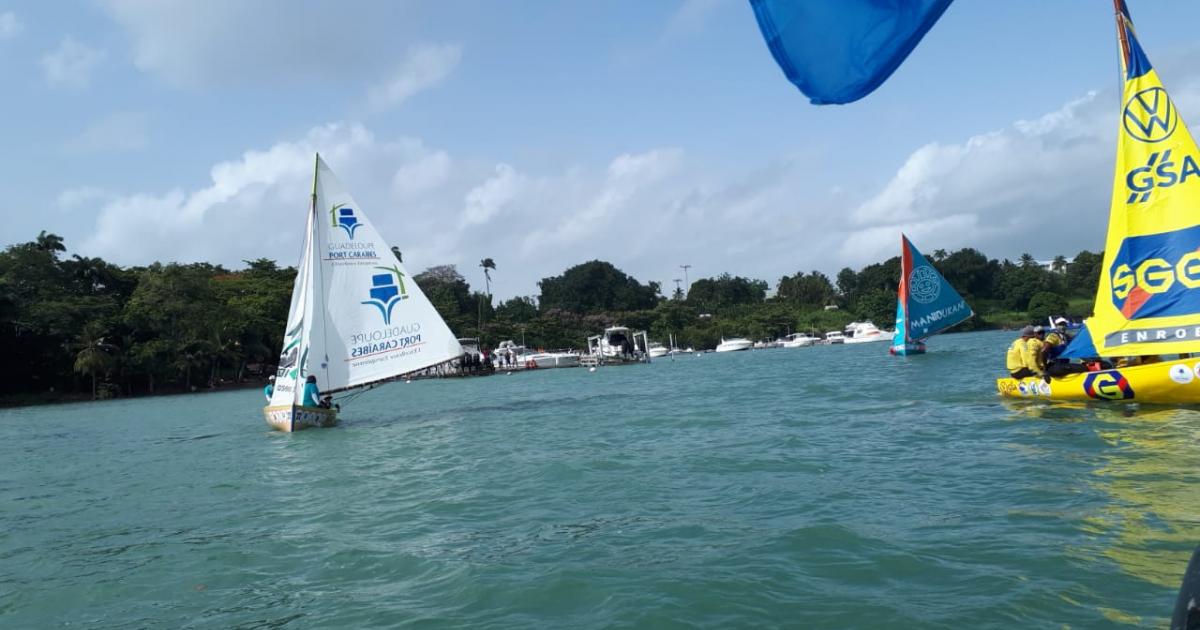 2ème étape du Traditour : victoire du canot Guadeloupe Port Caraïbes