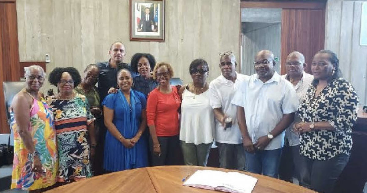     





Fin de la grève à la mairie de Pointe-à-Pitre




