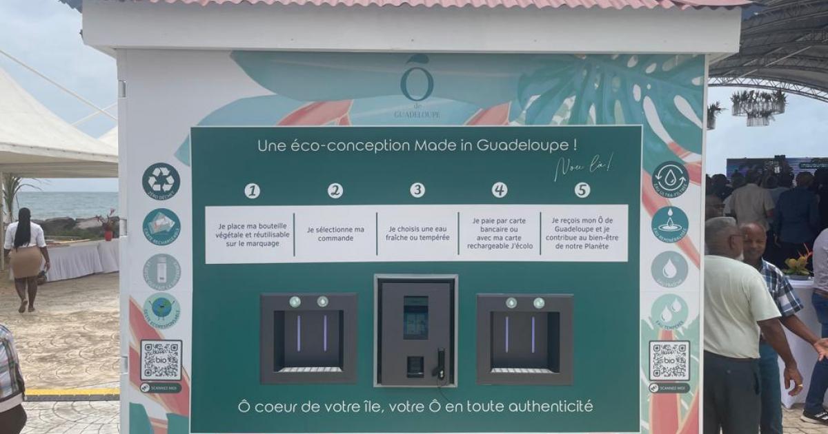     





Une fontaine à eau reminéralisée pour remplir des bouteilles à base de bagasse





