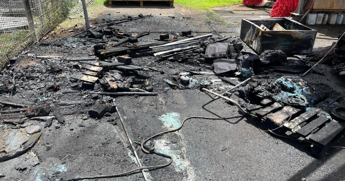 Un incendie se déclare à proximité d'une concession automobile au Lamentin