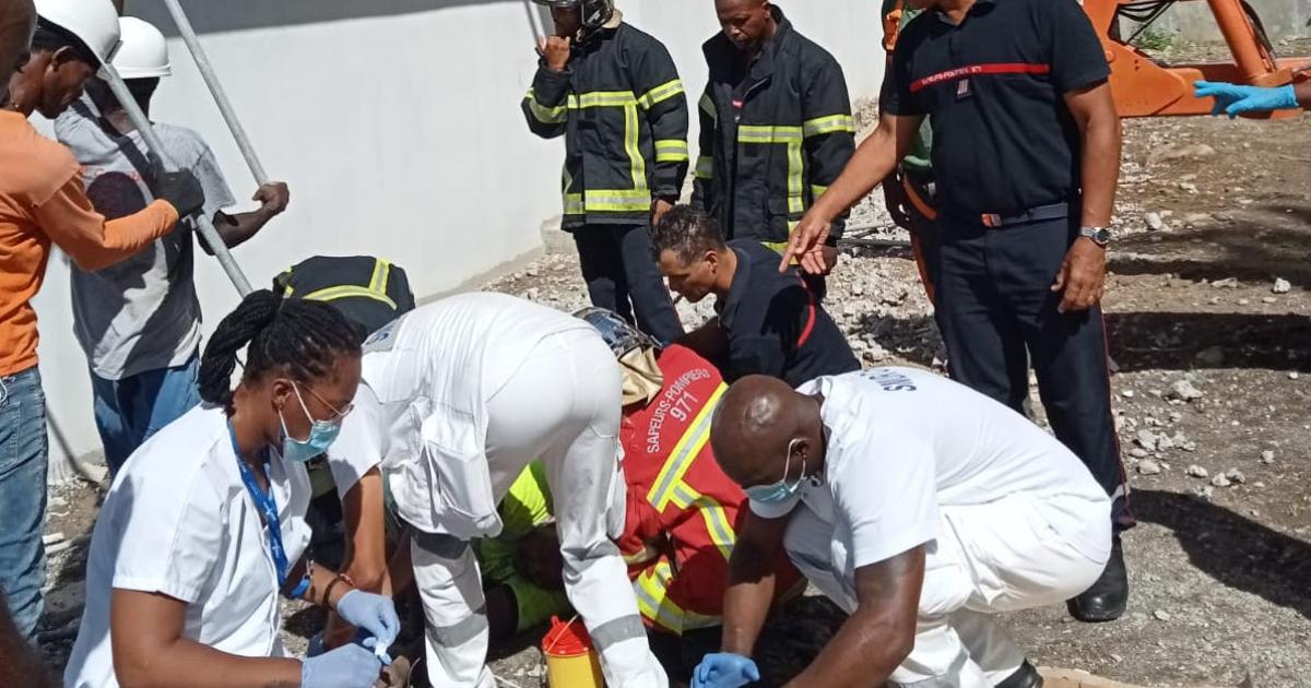 Un ouvrier fait une chute de 5m sur un chantier à Basse-Terre