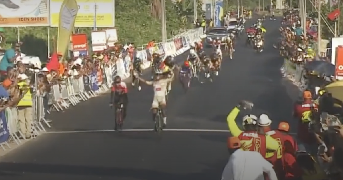 Tour cycliste de Guyane : Meving Gene en Jaune, Edwin Nubul 2ème, avant la dernière étape