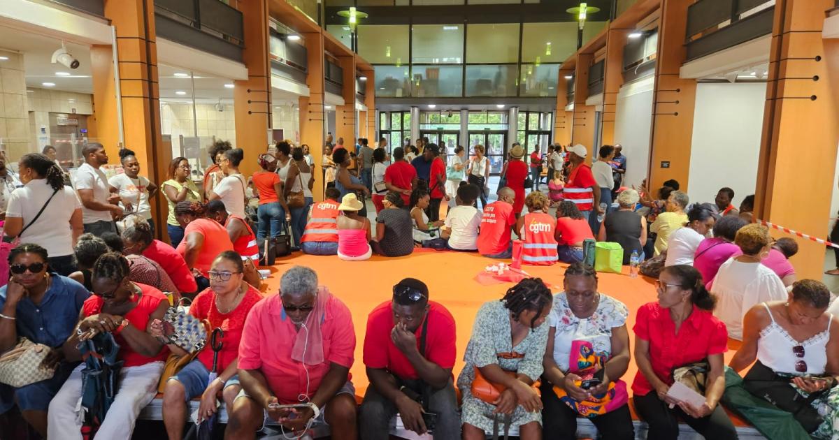Les agents de la CTM mobilisés dans le hall, une nouvelle réunion prévue