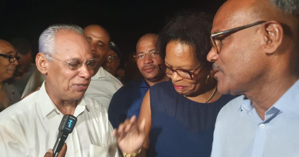     





[DIRECT] Dominique Théophile, Solanges Nadille et Victorin Lurel sont les nouveaux sénateurs de la Guadeloupe




