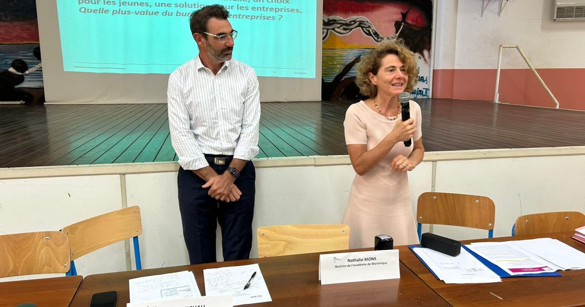     





Un nouvel outil pour renforcer le lien école-entreprise





