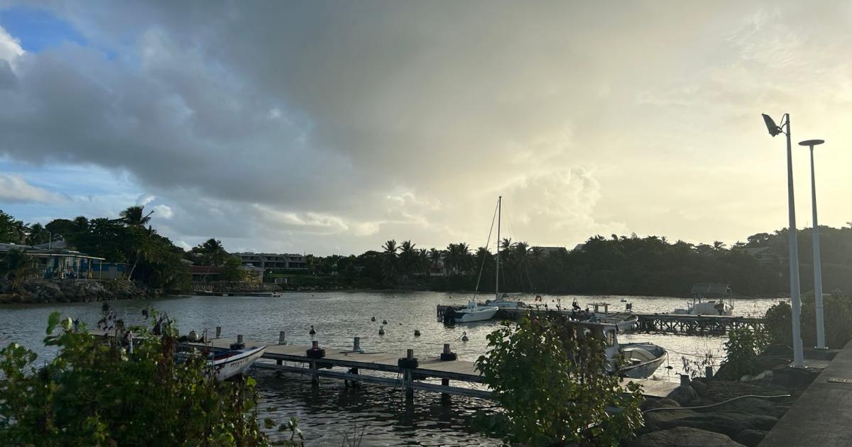Au port du Gosier, les marins-pêcheurs ont mis leurs embarcations à l’abri