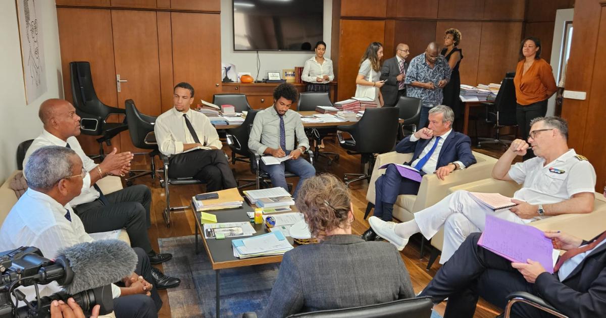 En Martinique, Philippe Vigier, le ministre délégué aux Outre-Mer, se présente « en ministre des solutions »