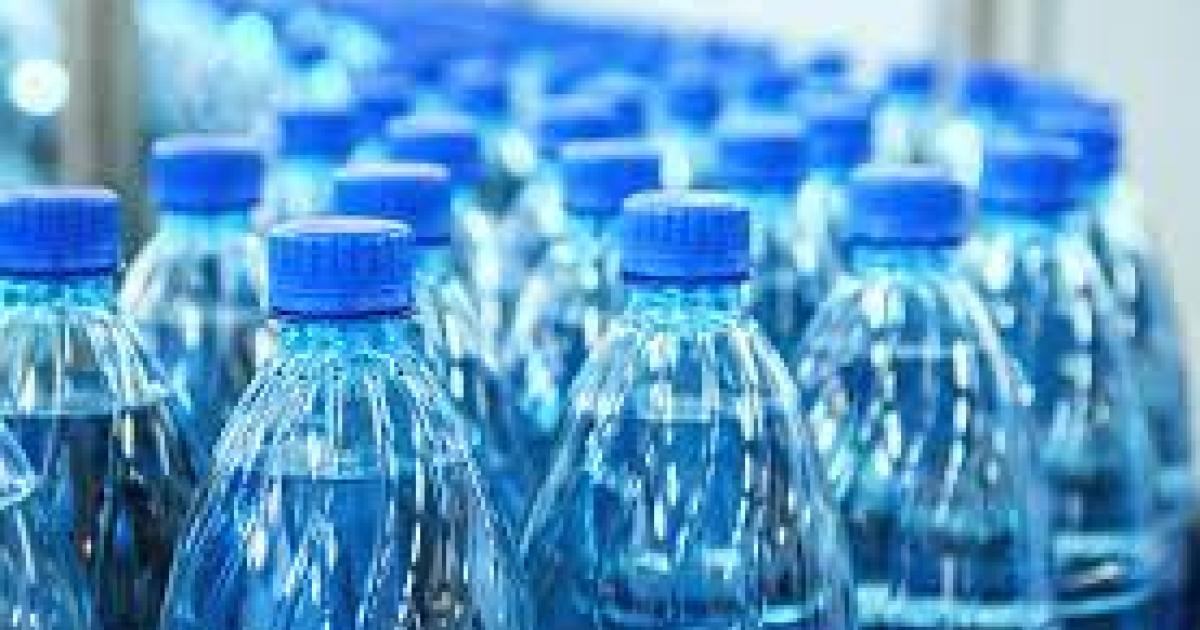 Vers une pénurie de bouteilles d’eau en Guadeloupe ?