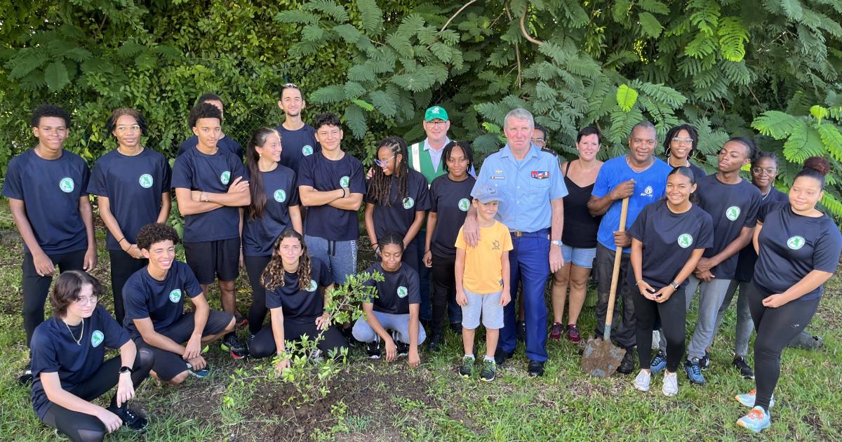Opération « Péyi Vert » : des arbres fruitiers plantés à la gendarmerie de Martinique